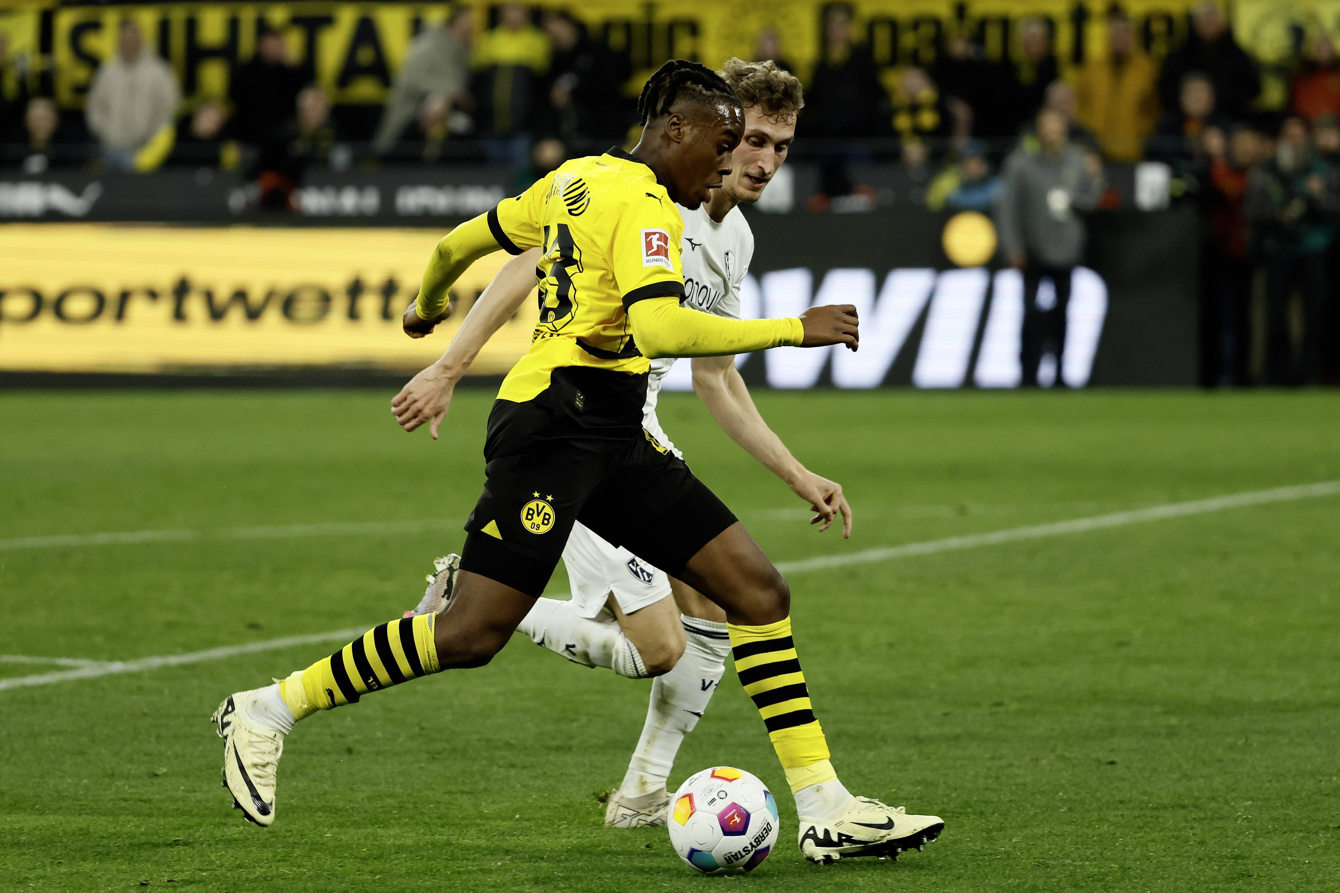 多特蒙德在主场战胜对手，夺得胜利