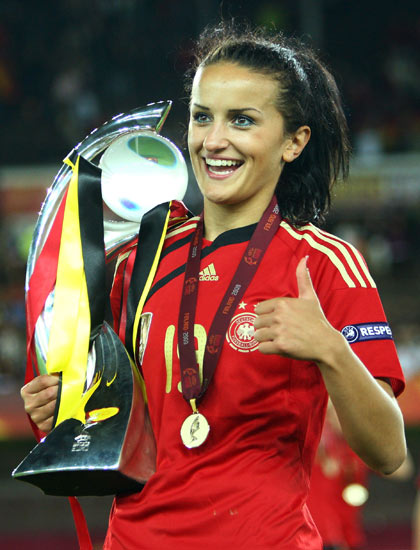 开云体育中国-包含芬兰女足英勇表现，赛场留下笑容的词条