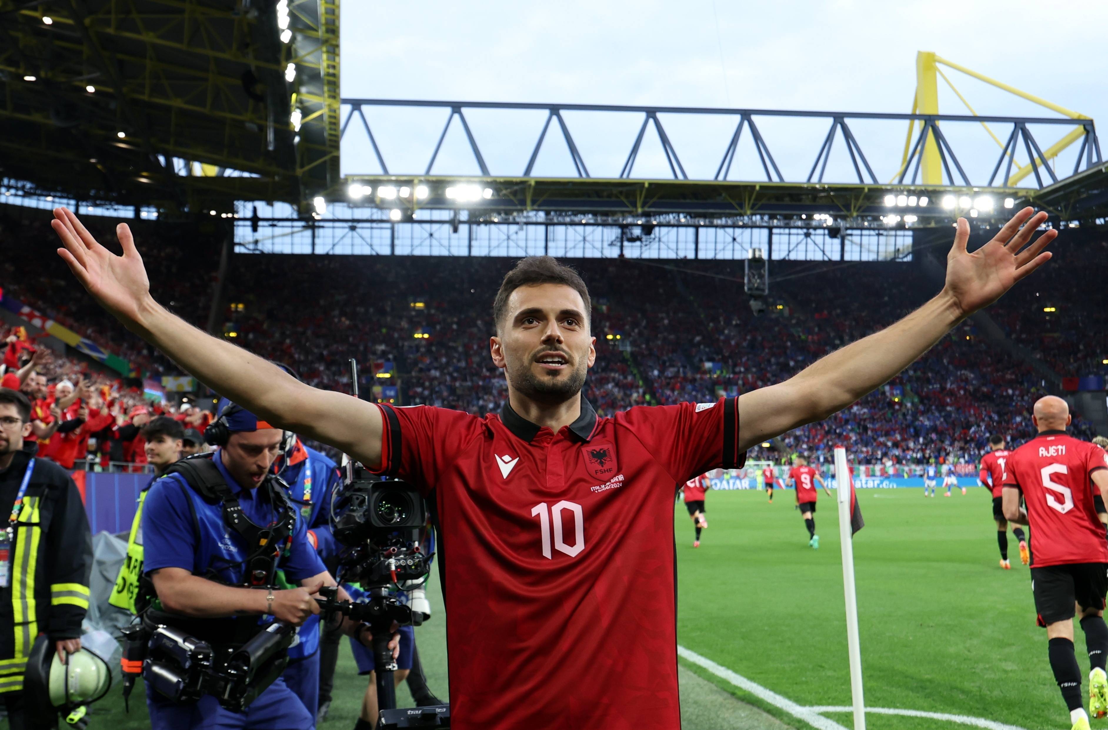 关于欧洲足球决赛名额扩大，各国队伍蓄势待发的信息