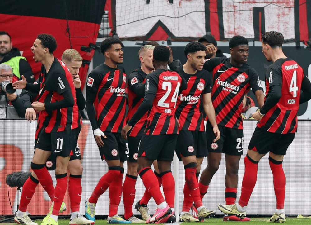 法兰克福球队在比赛中发挥出色，取得胜利