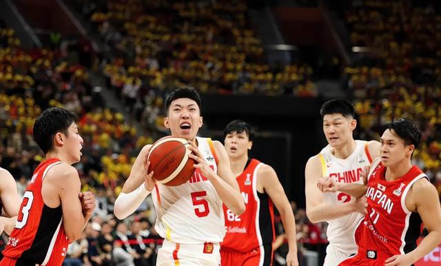 开云体育官网-球队在全球杯篮球赛上夺冠，成为焦点