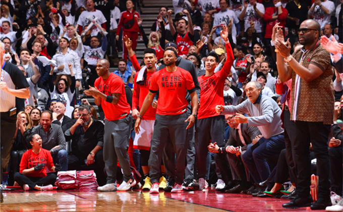 开云体育中国-猛龙队险胜！小胜对手晋级下一轮！