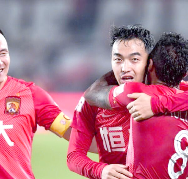 深圳佳兆业客场击败广州富力，豪取三分的简单介绍