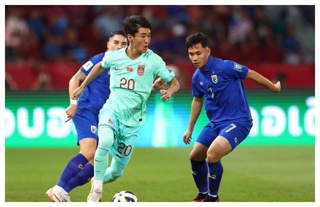 塞尔维亚和黑山队成功晋级，展现团结力量的简单介绍