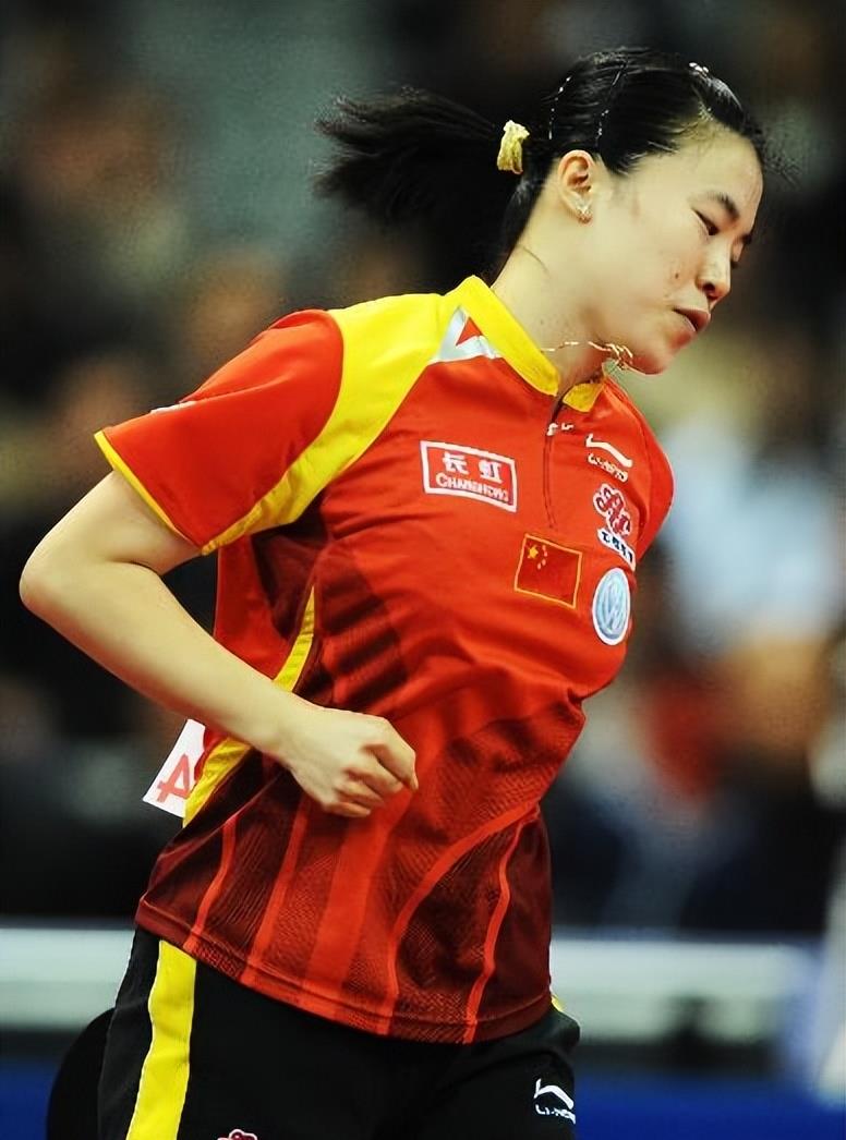 乒乓球传奇选手王楠现场加油