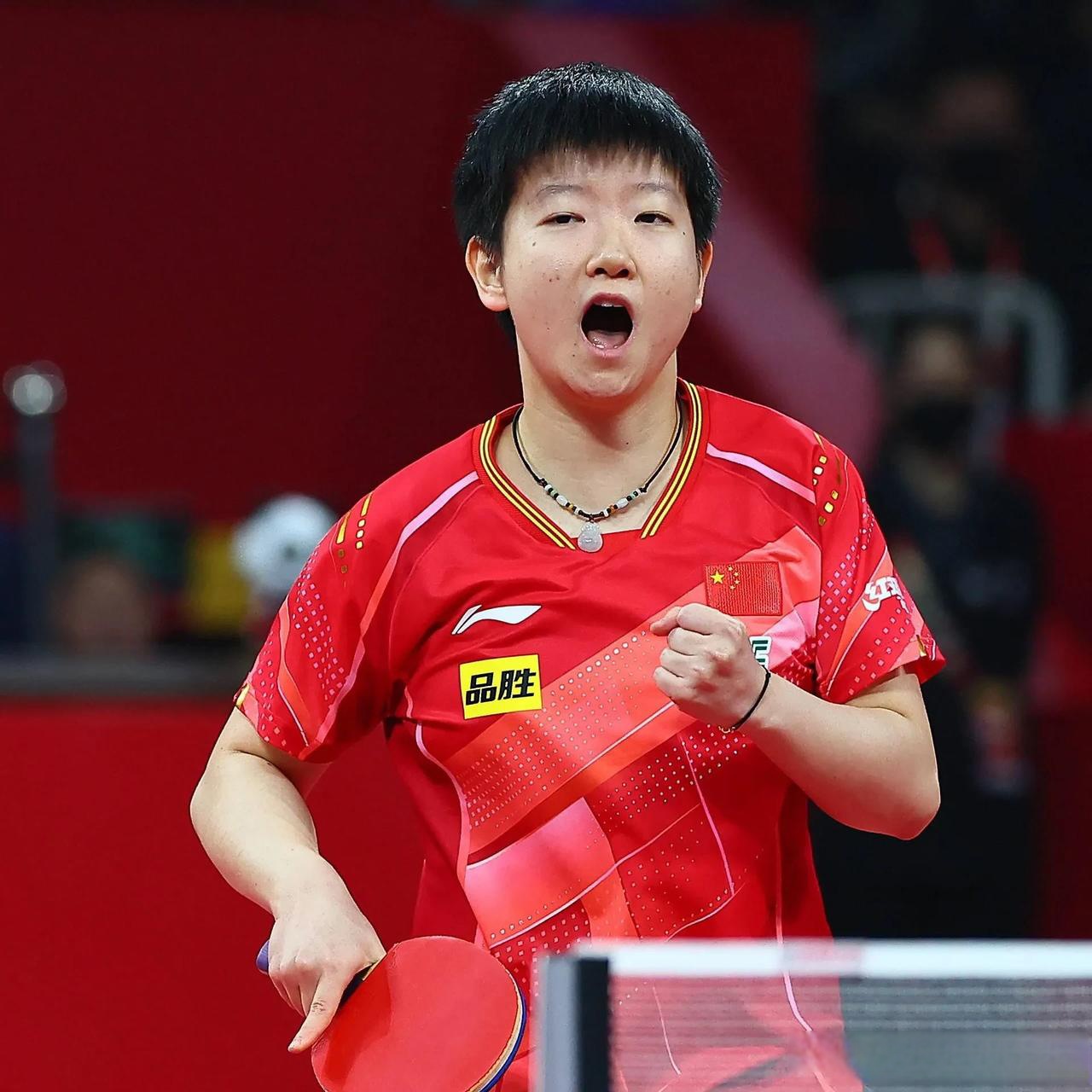 运动员拼尽全力，以顽强的毅力争取胜利