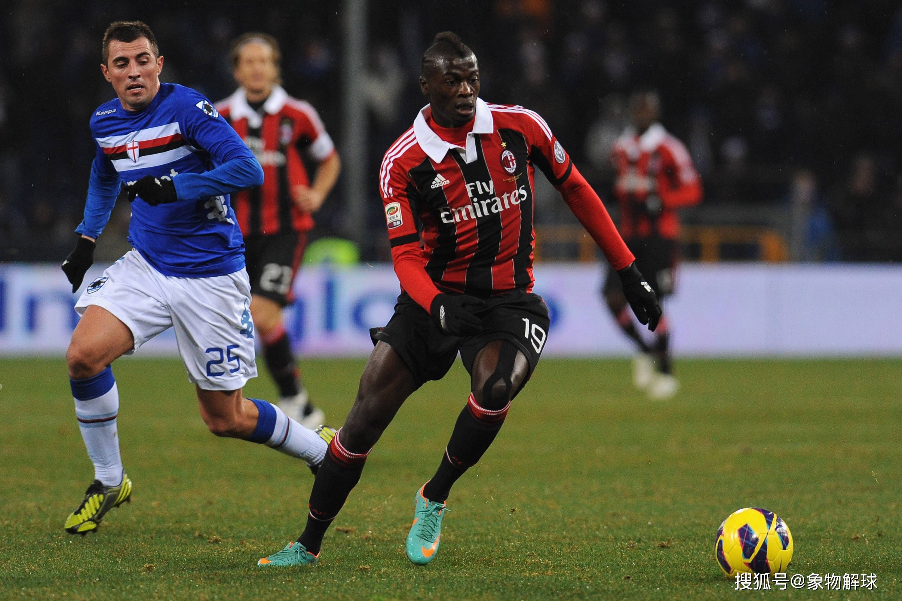 西汉姆联主教练提前观看对手录像，助力球队备战下场比赛的简单介绍