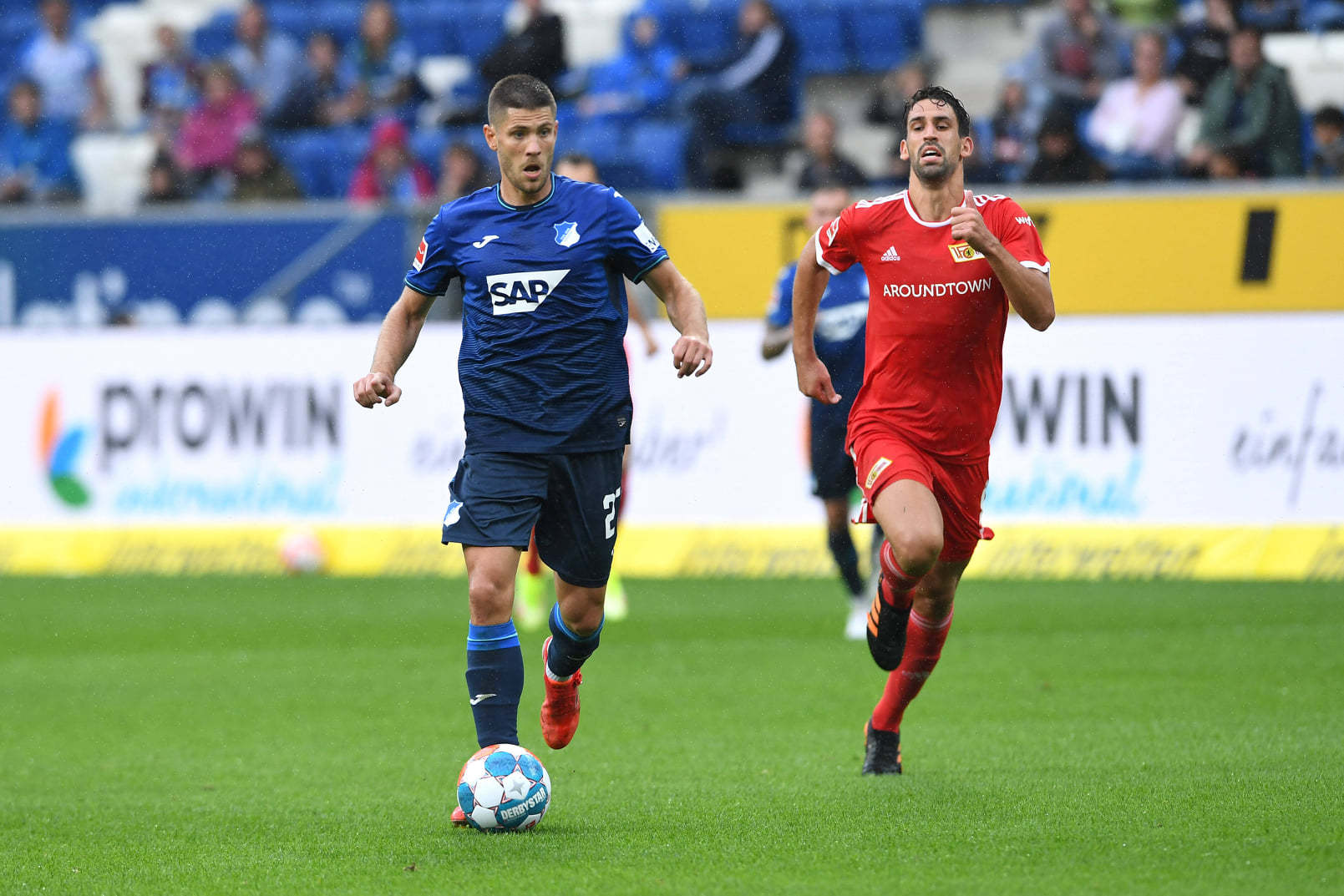 开云体育入口-柏林联合客场逆转对手，豪取三分