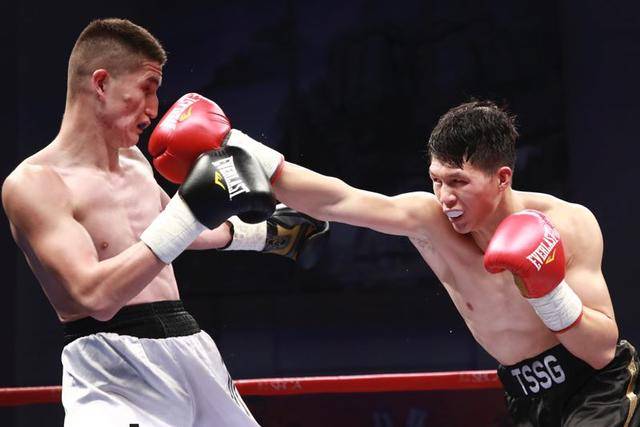 包含阿靠兹球队全队力夺B组C死扩，积分尾两的词条