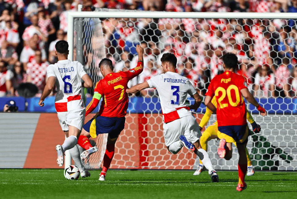 欧国联比赛中球队坚持不懈，最后阶段开花结果的简单介绍