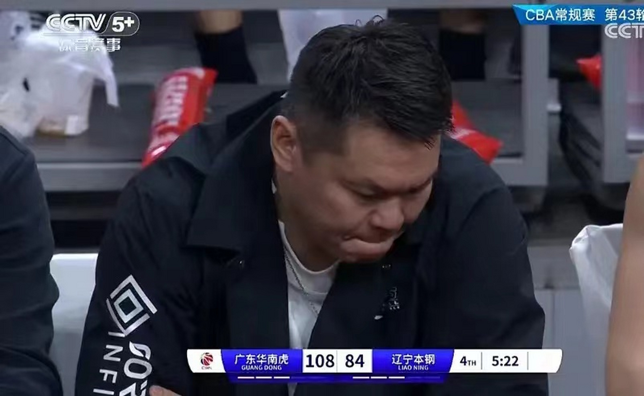 包含心怀不满的球员公开指责教练决策的词条