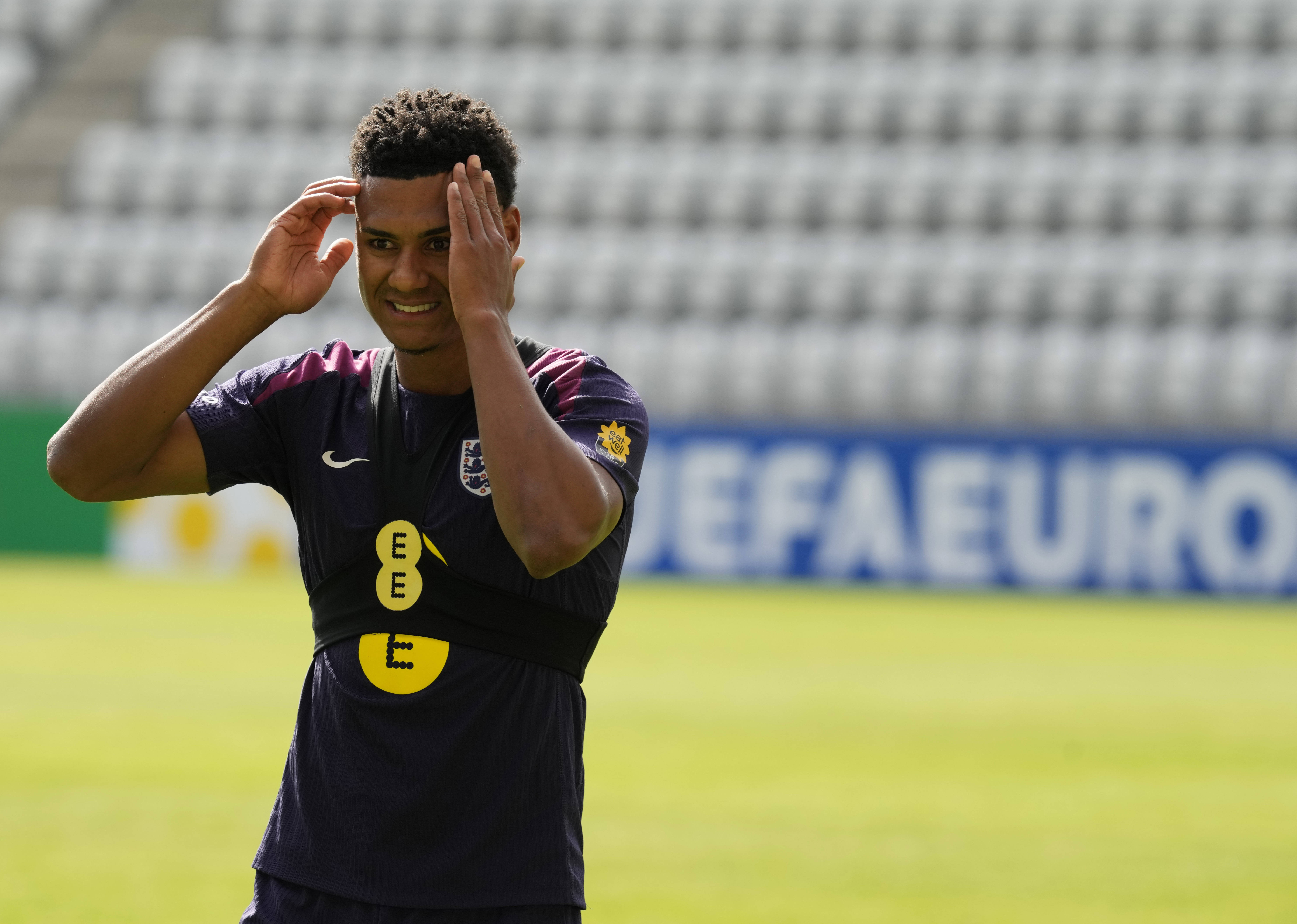 英格兰队备战备受主教练关注