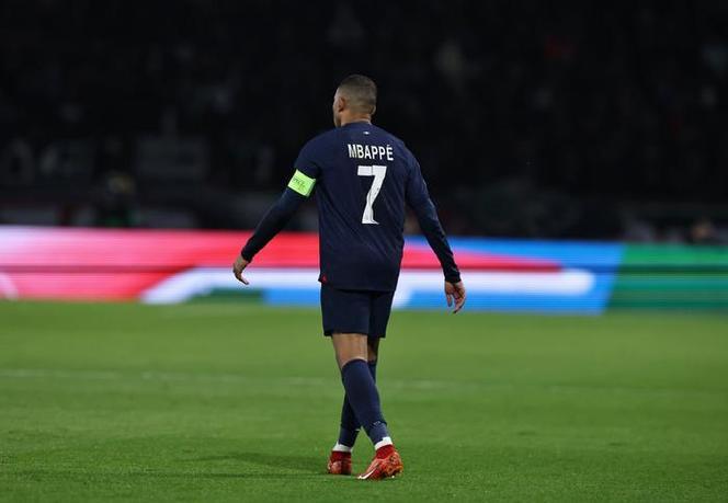 开云体育入口-里昂主场战胜对手，掌握比赛节奏