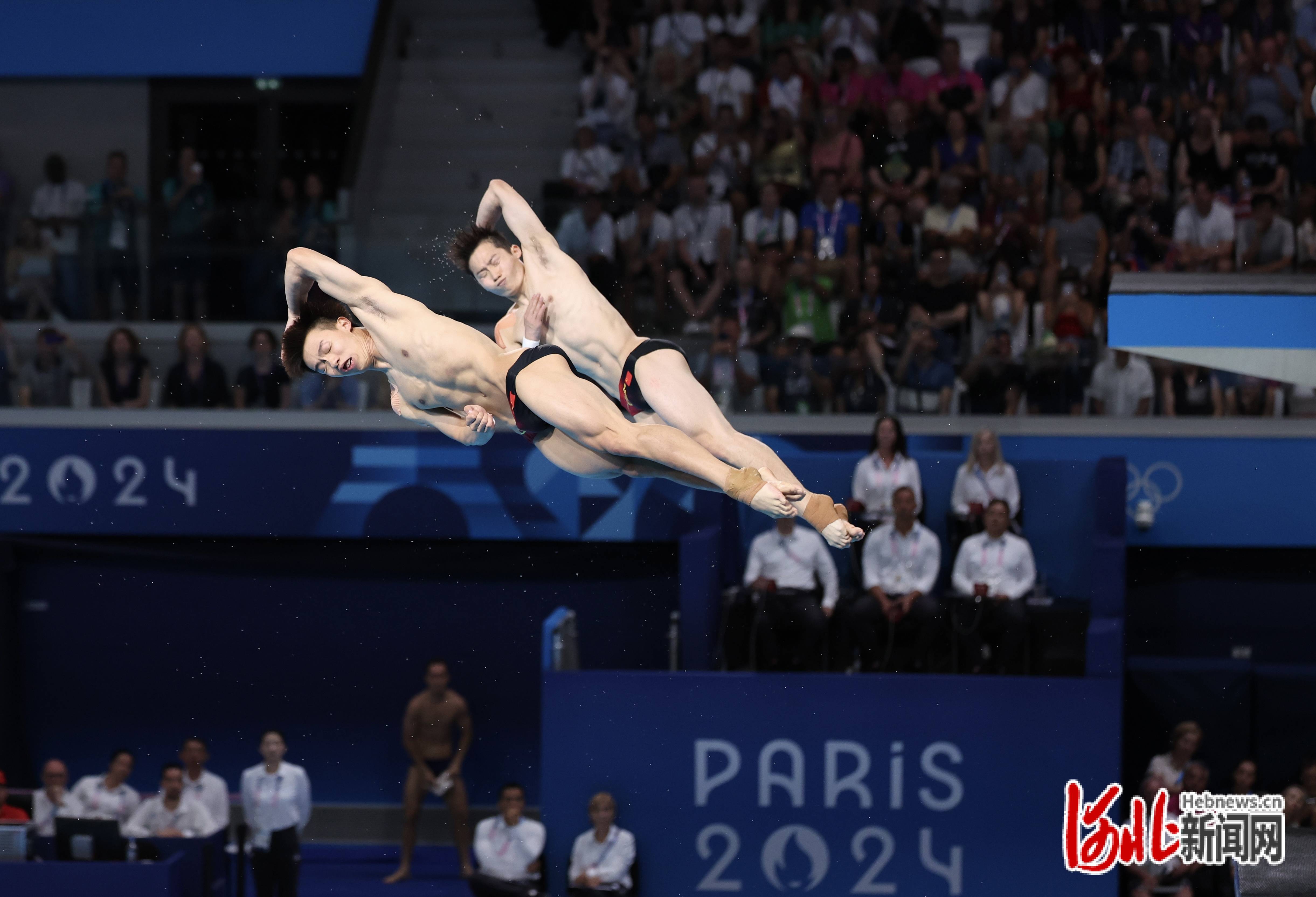 跳水比赛上中国队运动员压倒群雄，夺得金牌的简单介绍