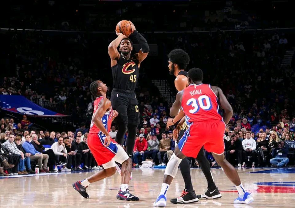 爵士客场击败骑士，终结两连败！