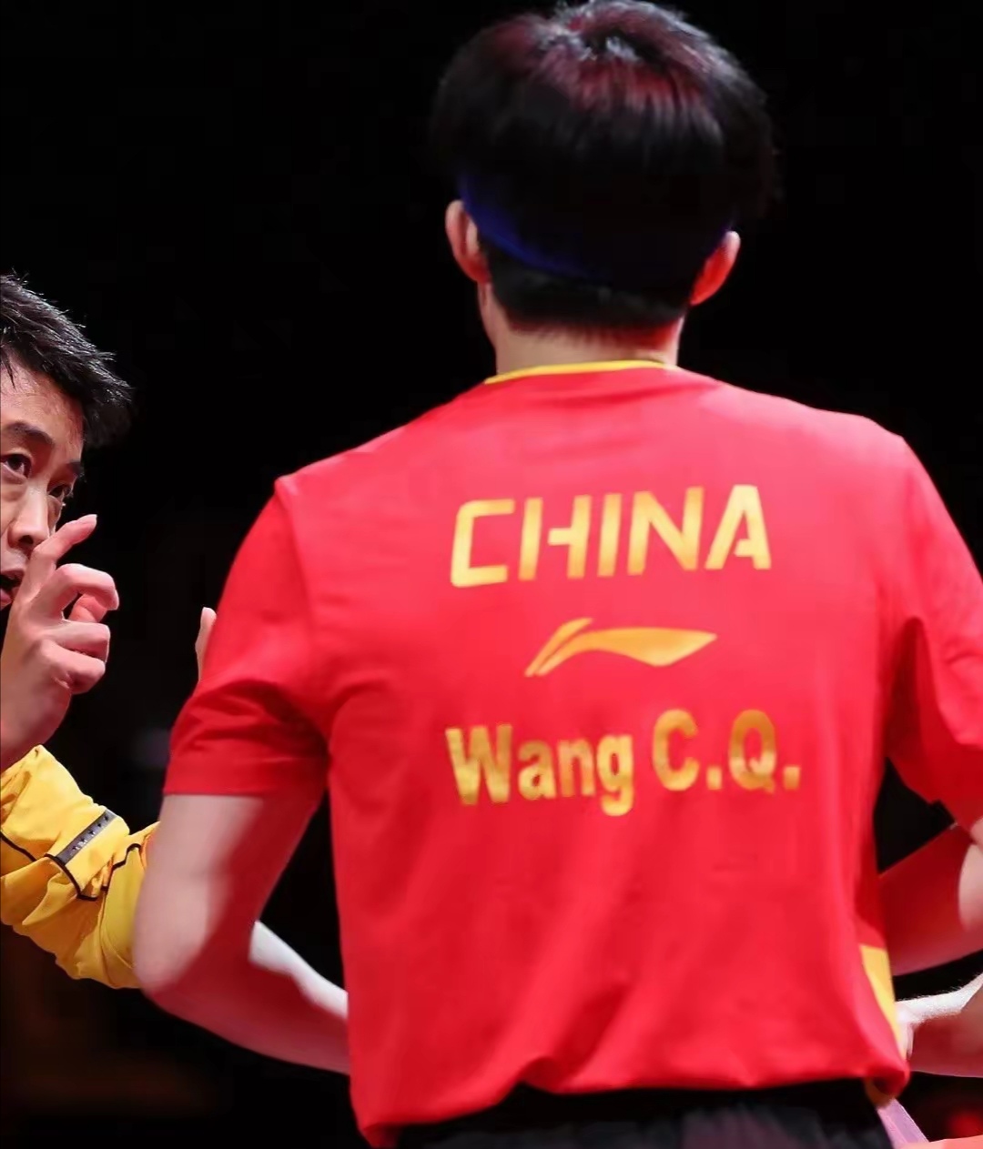 关于阿贾克斯锋线球员托万在比赛中展现出速度优势的信息