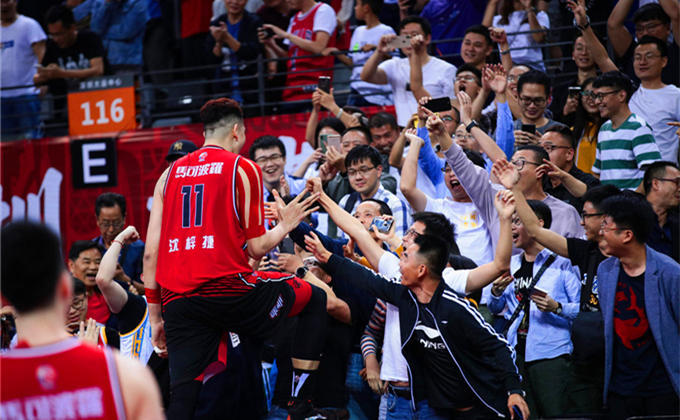 塞内加尔球队犀利反击绝杀对手