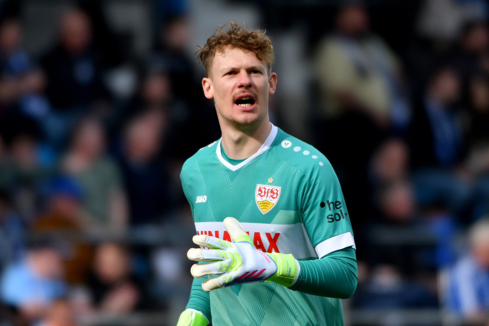 捷克国家门将入选勒沃库森首发，表现抢眼