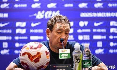 沙尔克主场平局，争议判罚成焦点