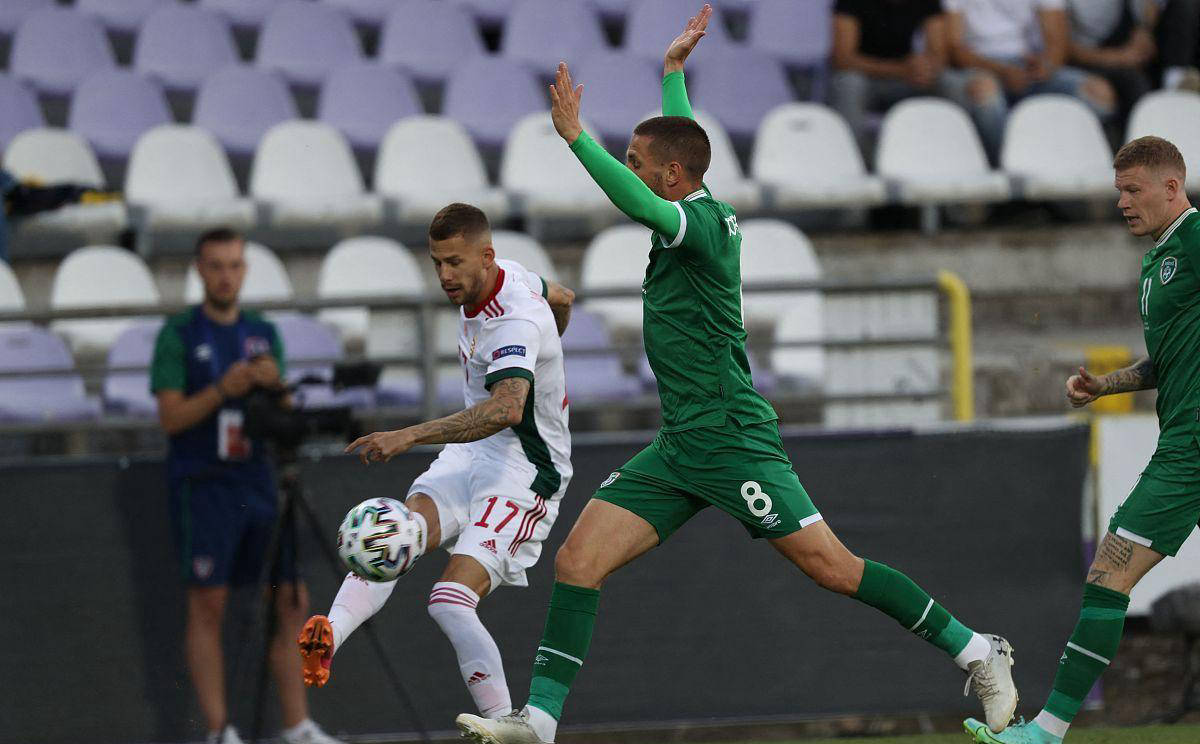 拜仁慕尼黑战胜对手，锁定小组第一