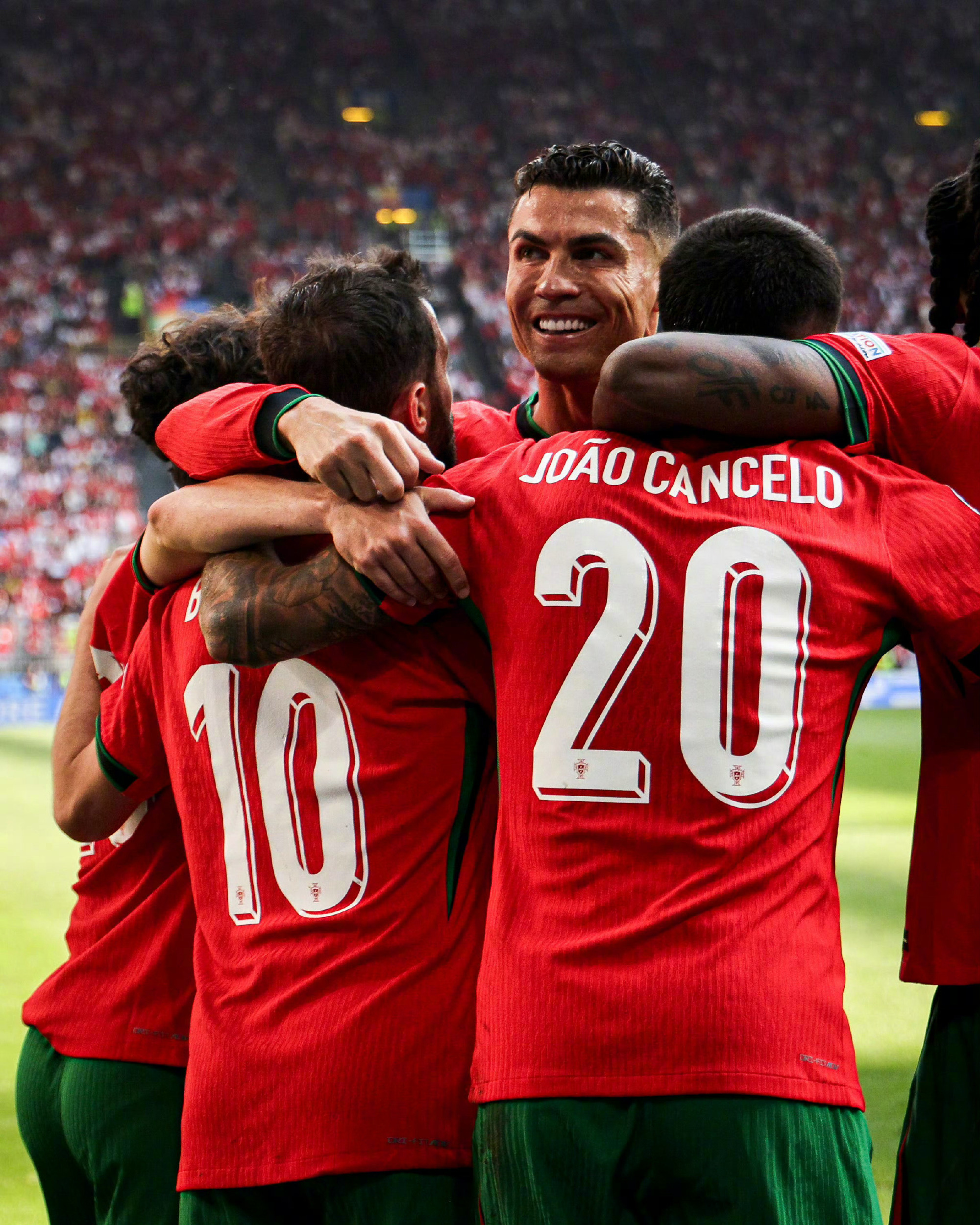 葡萄牙队在欧预赛中力克土耳其