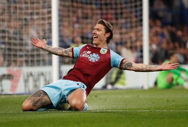 曼城客场逆转伯恩利，客队表现抢眼