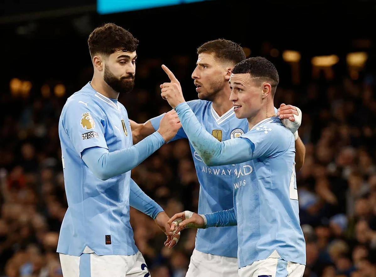 曼城在英超联赛中稳坐榜首,但面对多支强队挑战 曼城在英超联赛中稳坐榜首,但面对多支强队挑战