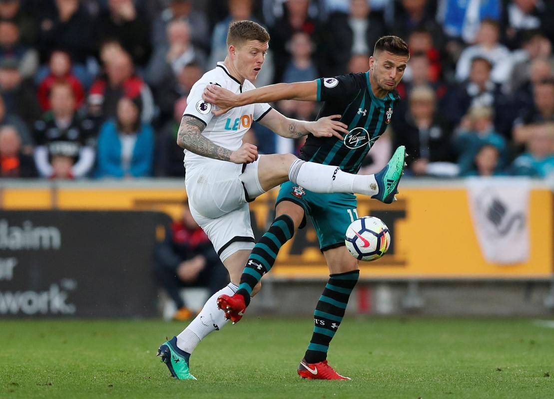 纽卡斯尔联客场逆转击败沃特福德