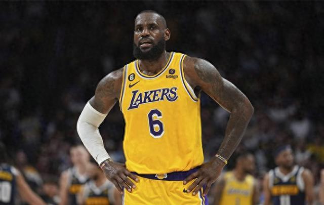 手忙脚乱赛场频出惊人表现,冠军誓要夺回 手忙脚乱赛场频出惊人表现,冠军誓要夺回