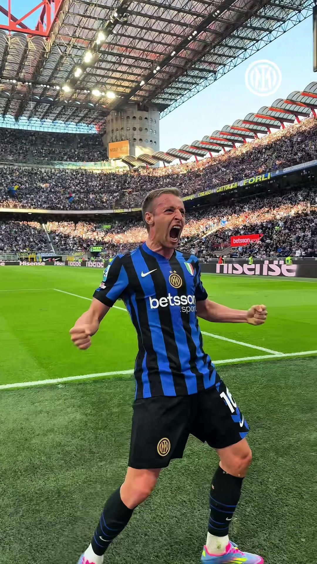 意甲比赛的精彩瞬间让人心驰神往！