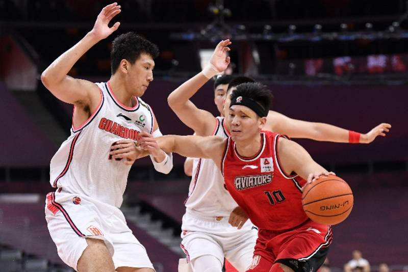 关于人和客场大胜深圳，取得连胜的信息