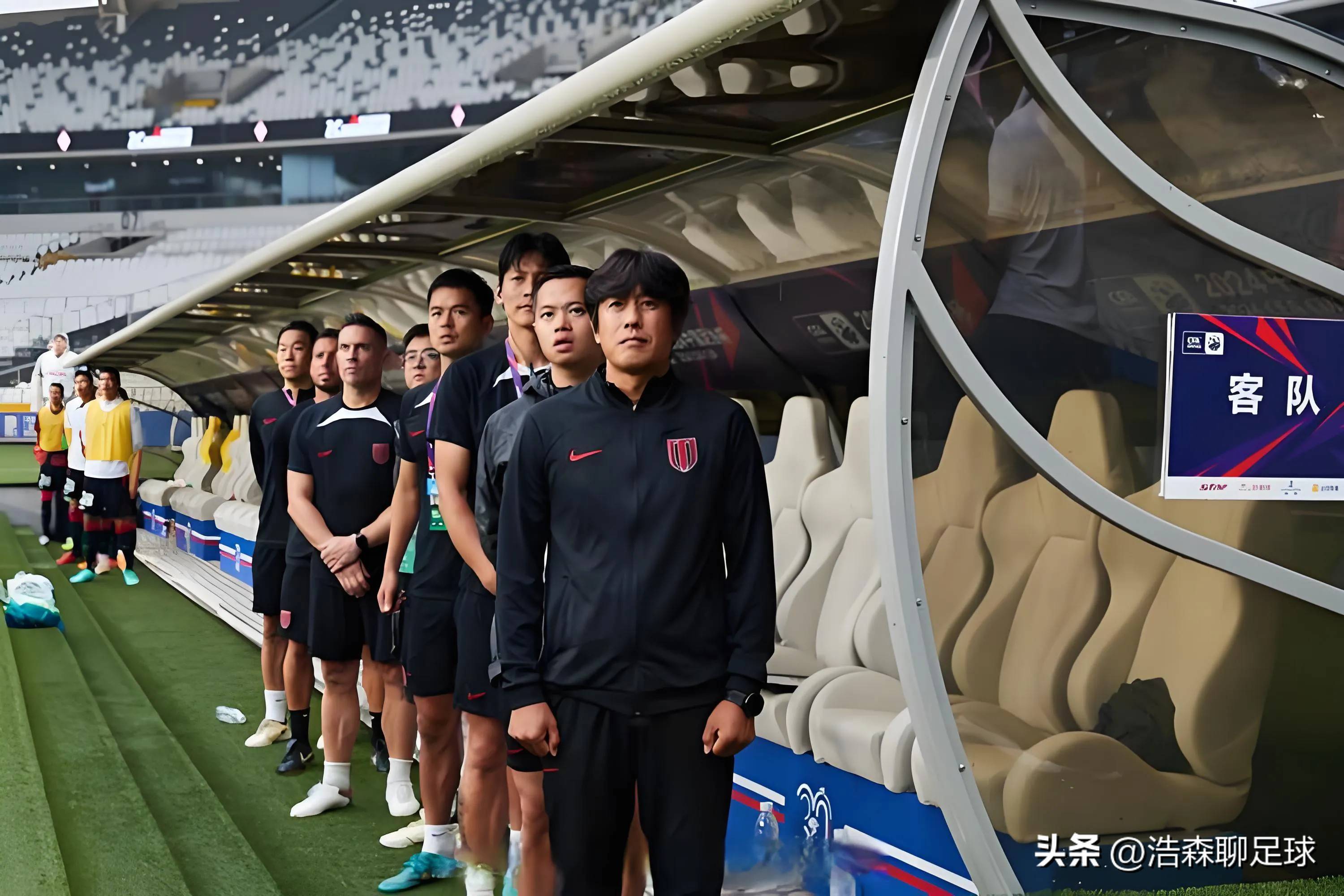 国内足球联赛战术激烈演绎，球队备战全力的简单介绍