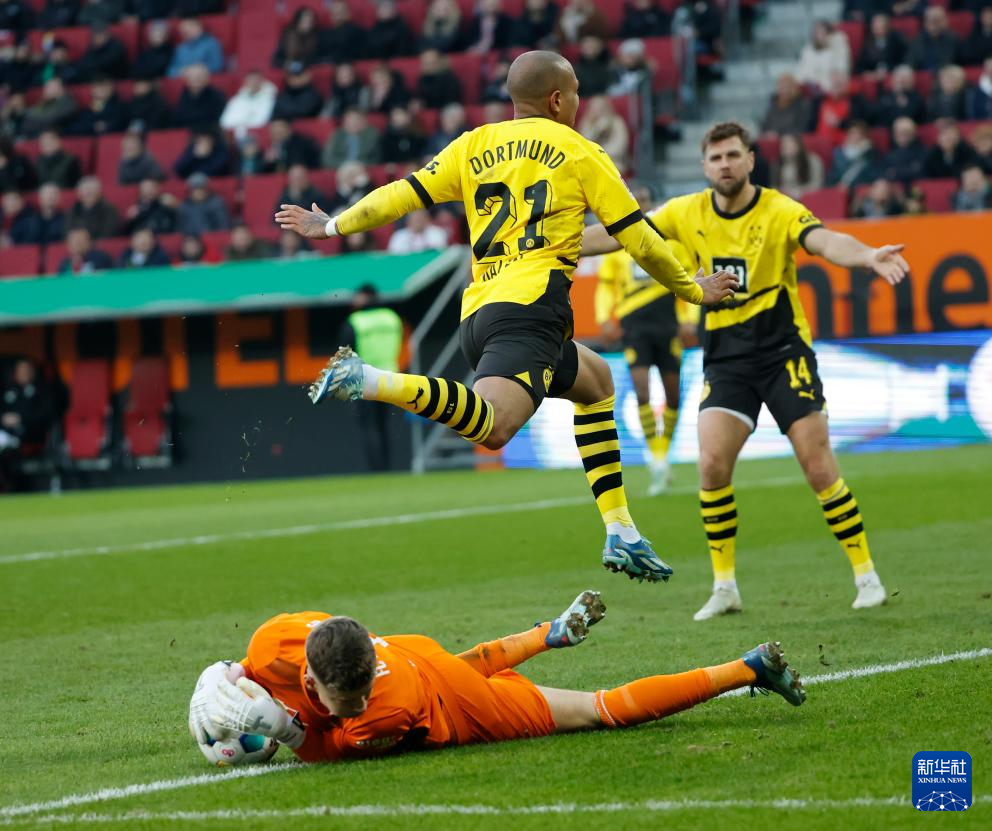 奥格斯堡主场力克多特蒙德，取得胜利