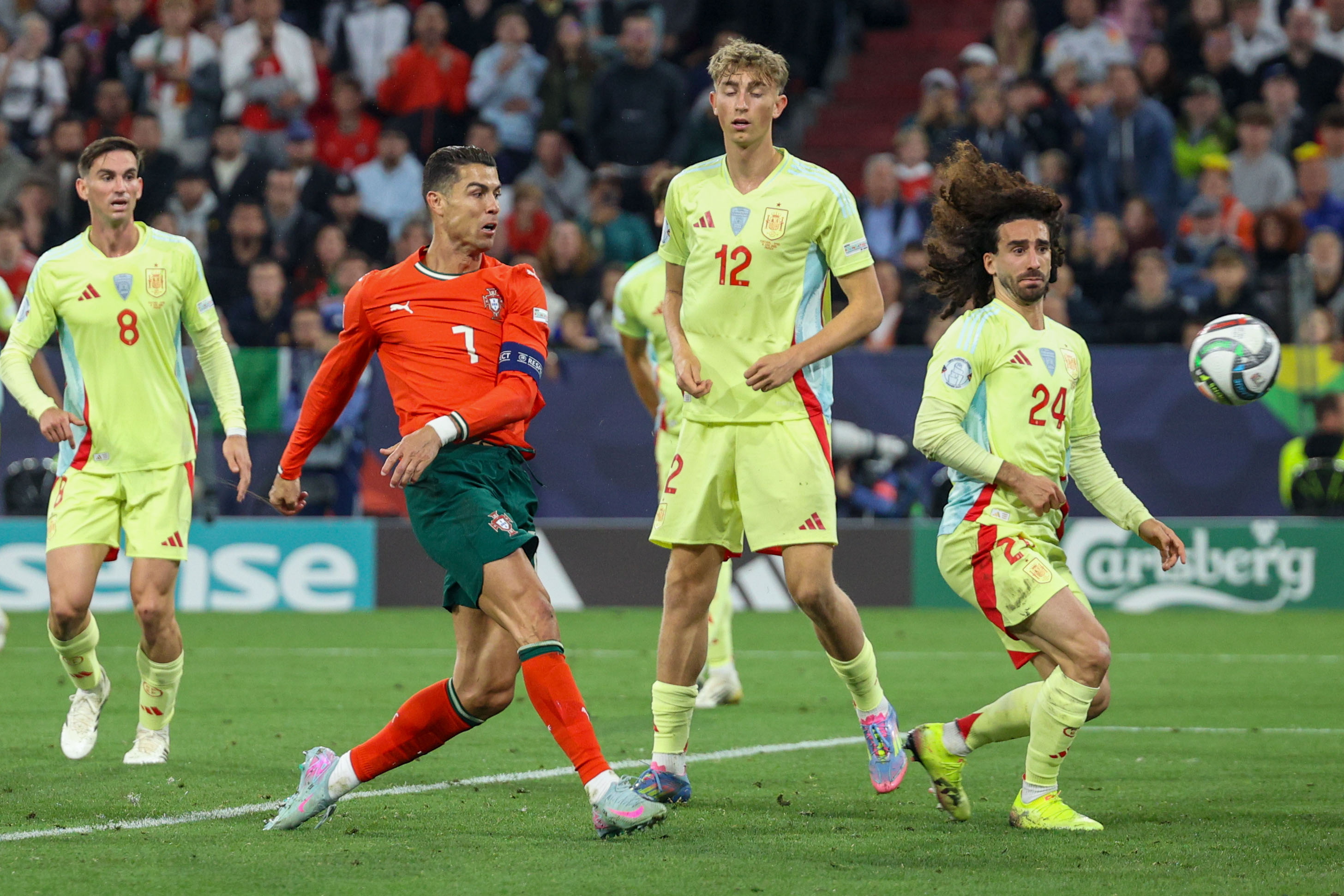 关于葡萄牙队表现亮眼在冰球赛中取得佳绩的信息