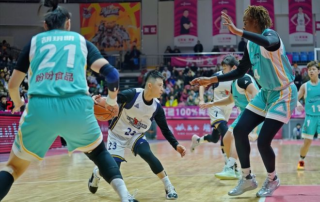 标王艾克森破门！广州富力主场大胜的简单介绍