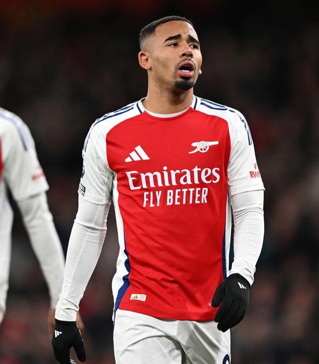 墨西哥射手洛萨诺卡代表阿森纳队攻入绝杀一球取胜曼联队 墨西哥射手洛萨诺卡代表阿森纳队攻入绝杀一球取胜曼联队