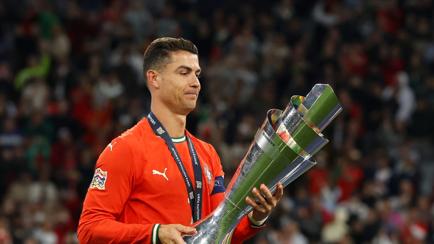 葡萄牙国家队在比赛中展现出色实力，引发狂热的简单介绍