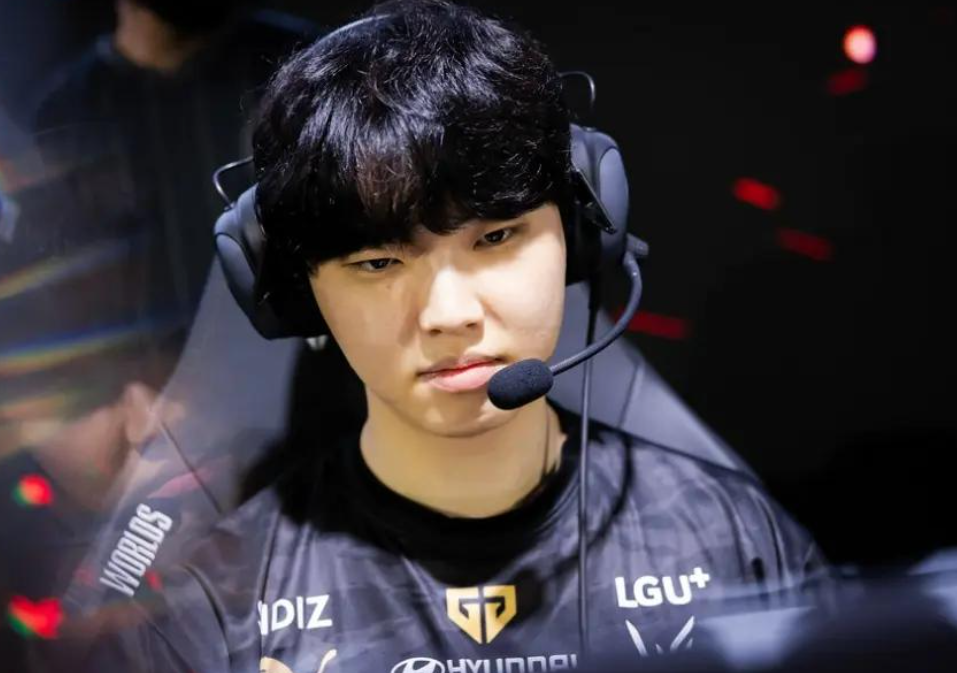 关于C9横扫BRO，Chovy线上压制力十足峡谷大战八强赛，点燃全场激情的信息