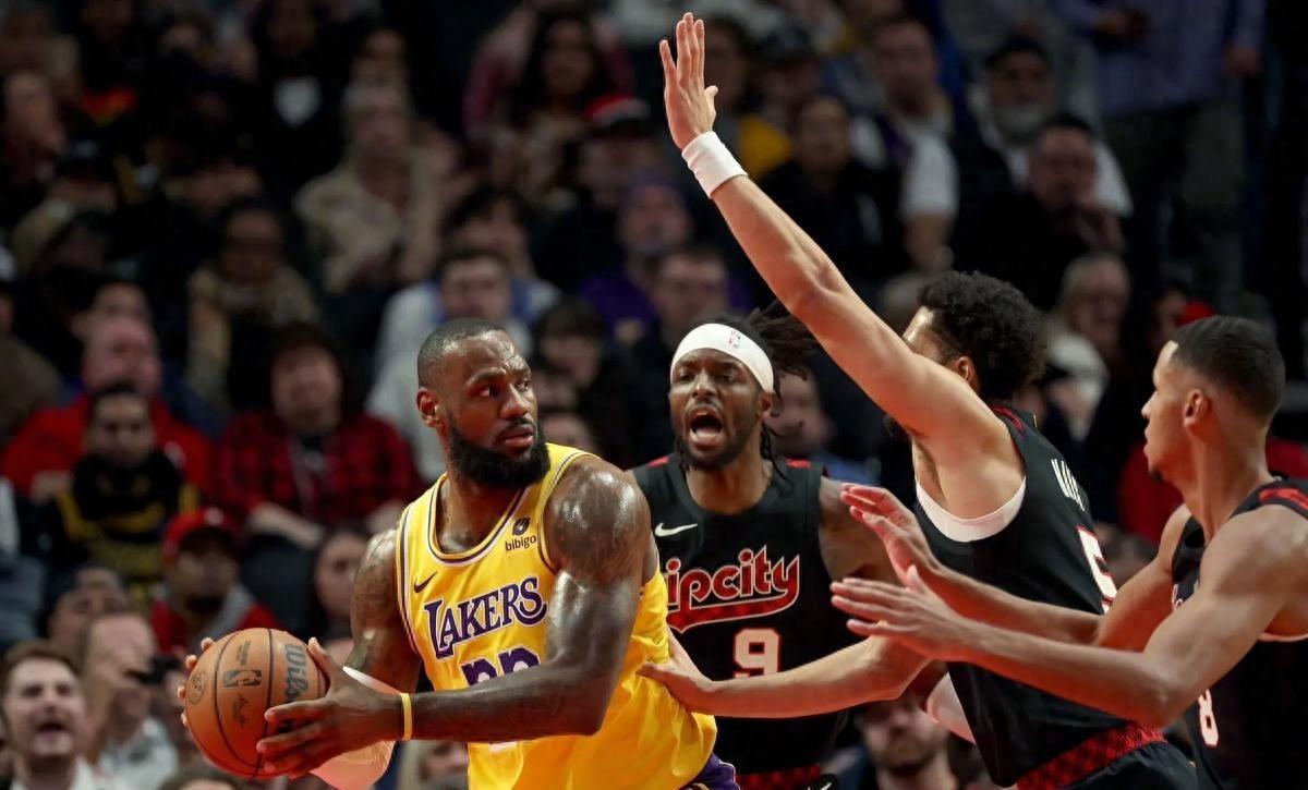 包含开拓者略胜湖人，抢七大战备战中的词条