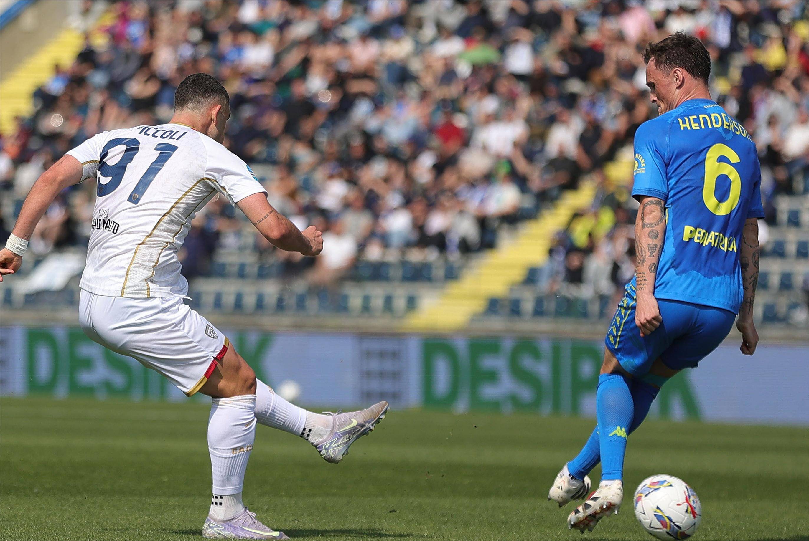 尤文图斯主教练神秘示意，球队面临战术调整