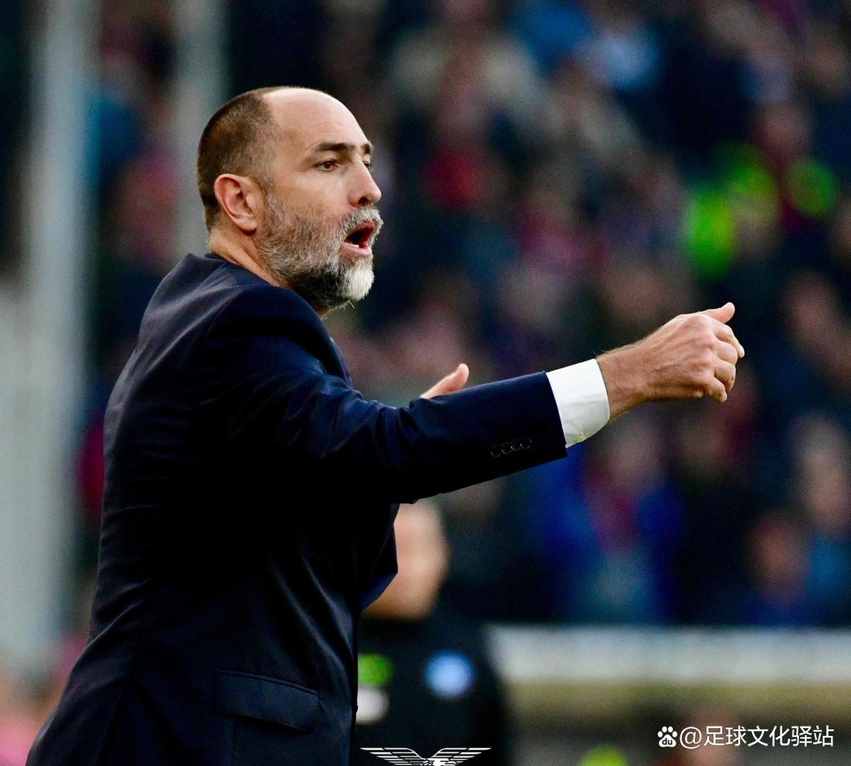 尤文图斯主教练神秘示意，球队面临战术调整