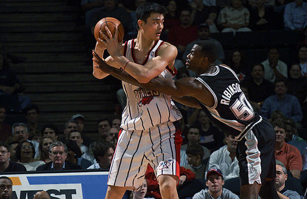 火箭队双星合砍57分力擒马刺