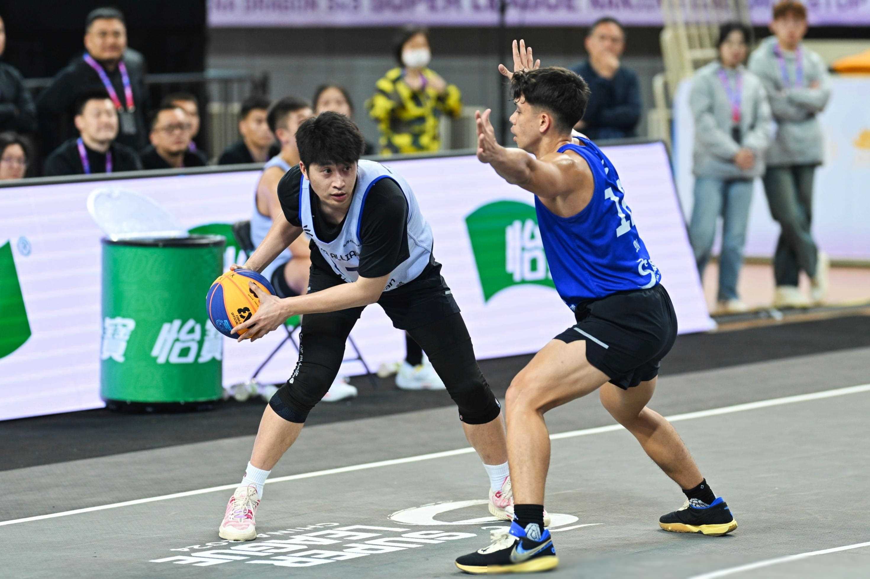 职业篮球比赛的各种战术让人目不暇接