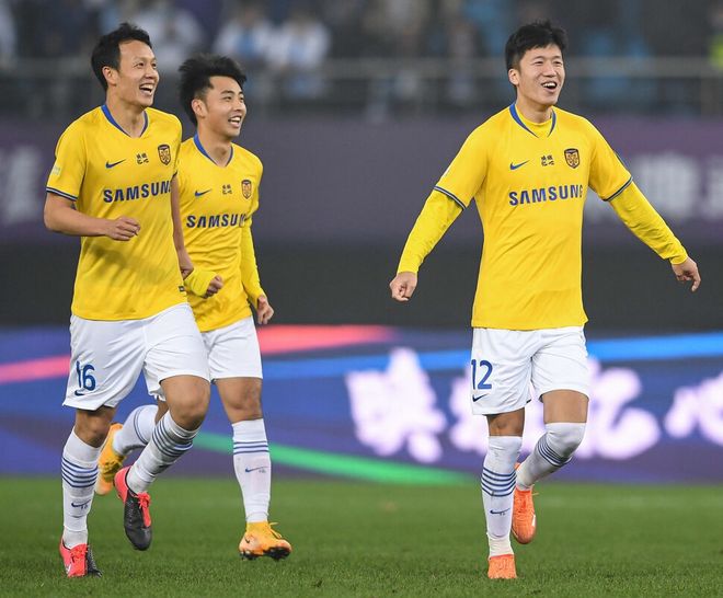 开云平台-包含上港客场挑战武汉卓尔，双方对决悬念重重的词条