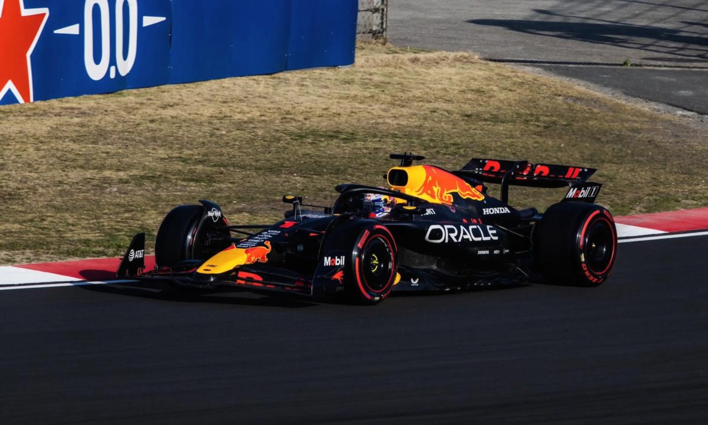 梅赛德斯绝杀红牛车队，勒克莱尔点燃赛场的简单介绍