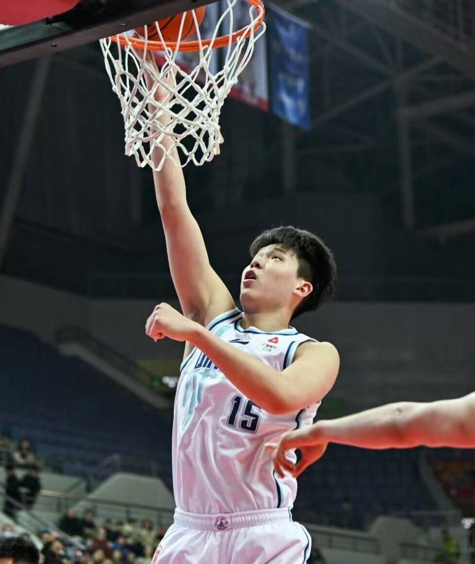 太阳力克上海队，王哲林扛起全队的简单介绍