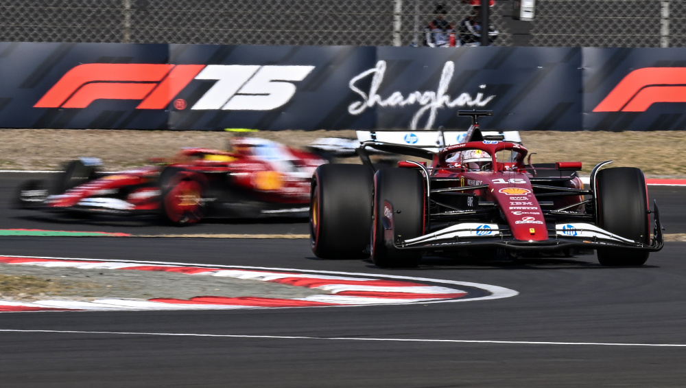 包含红牛二队险胜梅赛德斯,汉密尔顿点燃赛场的词条 包含红牛二队险胜梅赛德斯,汉密尔顿点燃赛场的词条