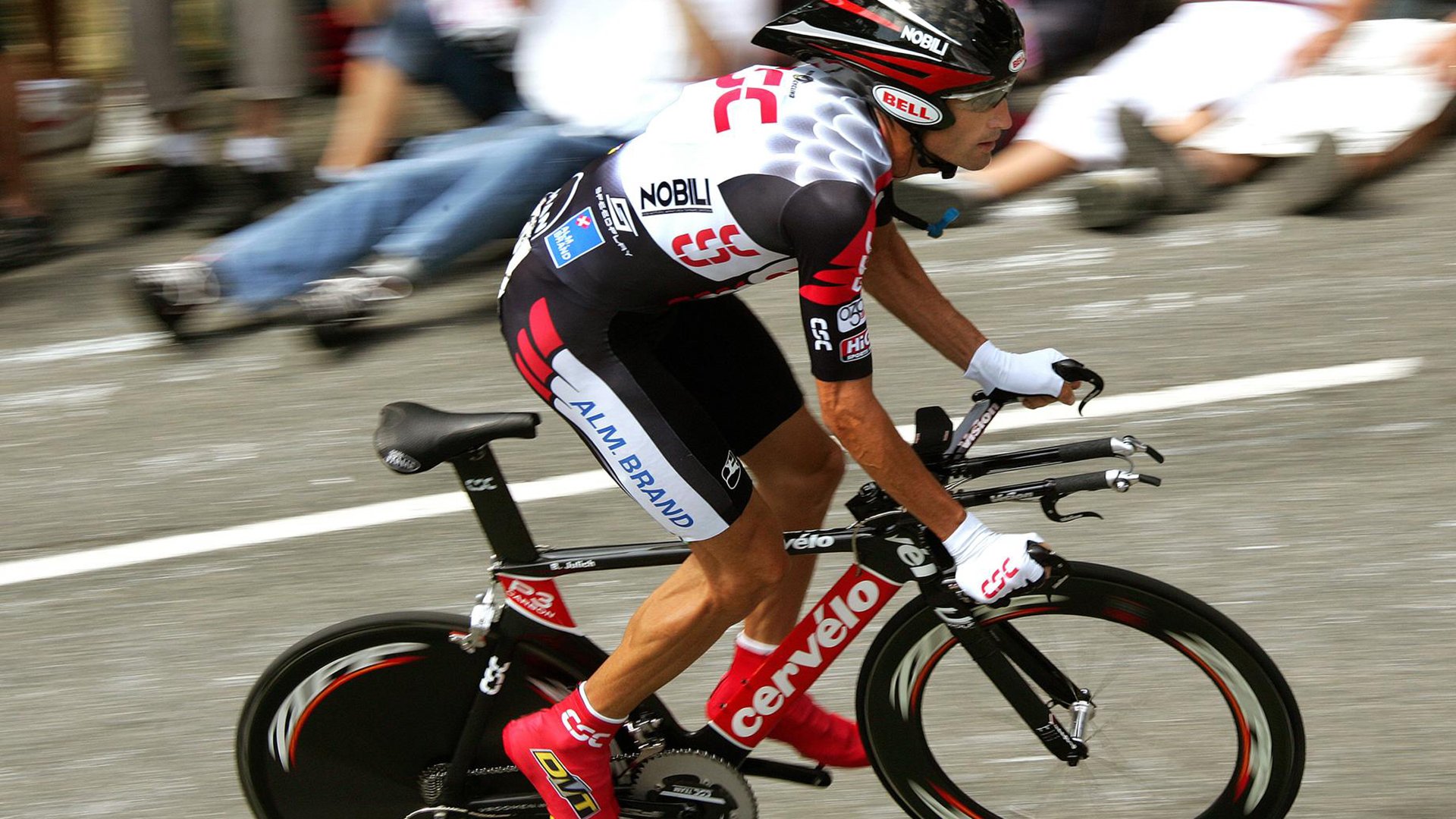 中国红毯上的姆巴佩凝视，当东方气韵绝杀西方想象