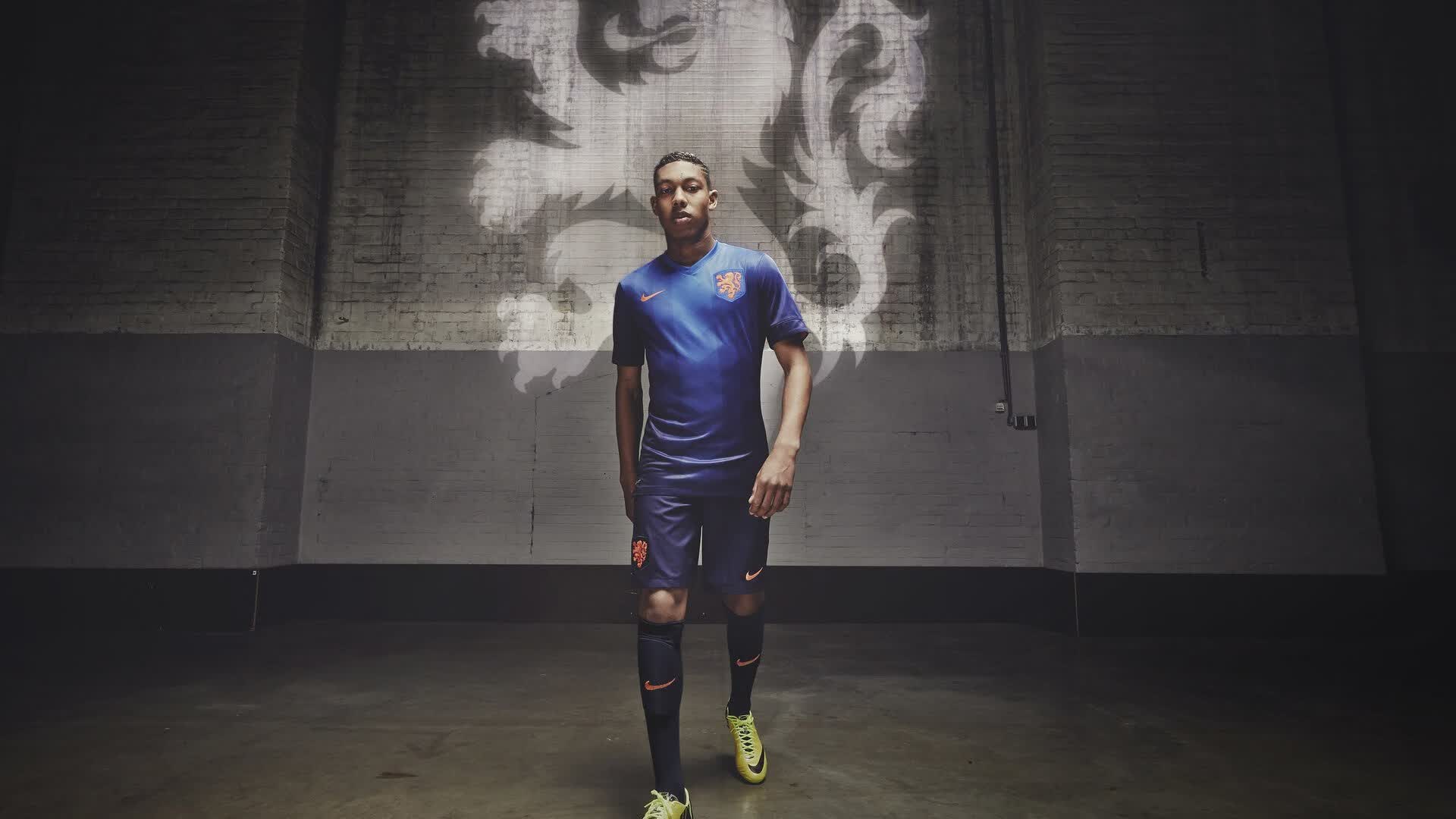 开云体育入口-绝境反拍穿破百年尘封—穆雷用一记澳网绝杀刺穿温网血脉，成全草地唯一的逆时空王座